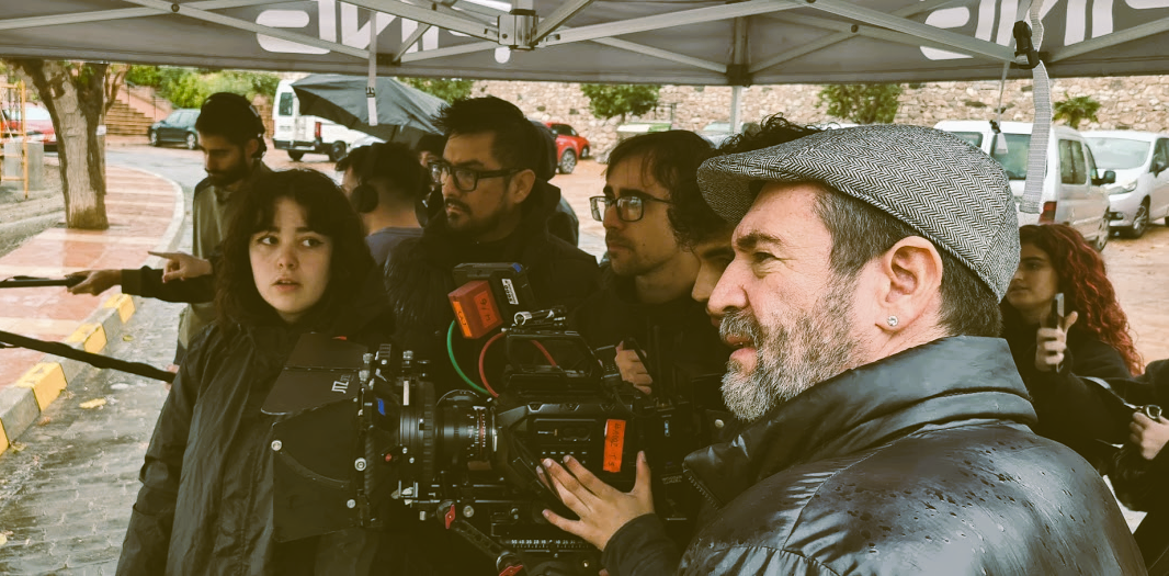 Rodaje en exteriores bajo una carpa. Equipo de cámara.